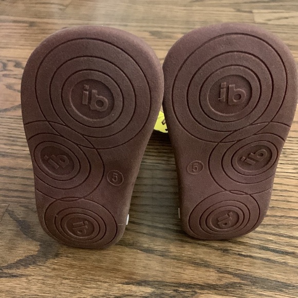 Itzy Bitzy Tan Suede Squeaky Baby Walker Boots - Picture 7 of 7